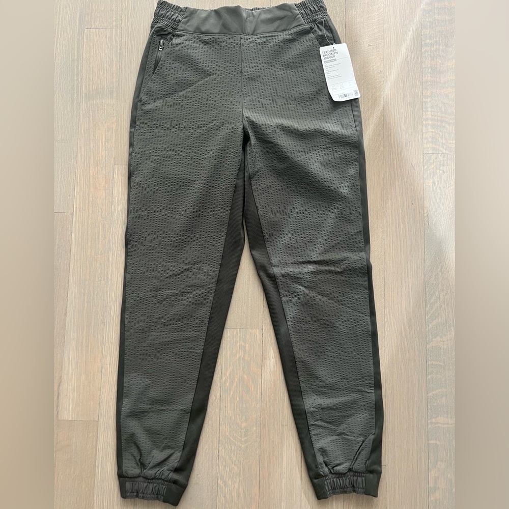 Athleta olive textured brooklyn jogger sz 4. BNWT